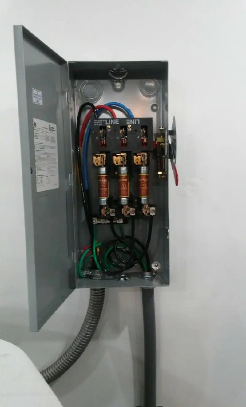 Three-phase disconnect switch installed for Electrical Wiring & Rewiring in Dilley